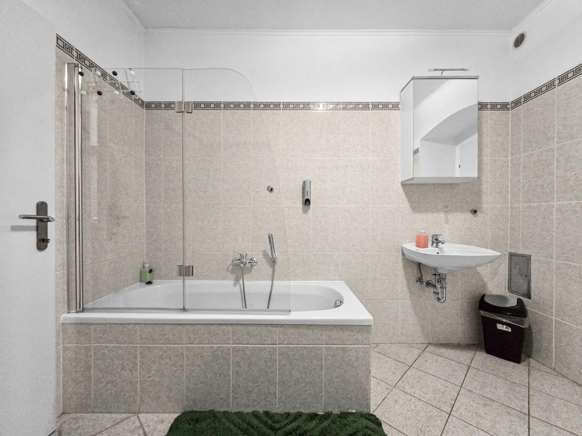 Spacious Three-Bedroom, Three King-Size Beds Wien Eksteriør billede